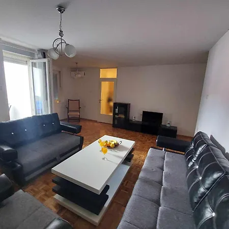 Apartman Adi Апартаменты Яйце
